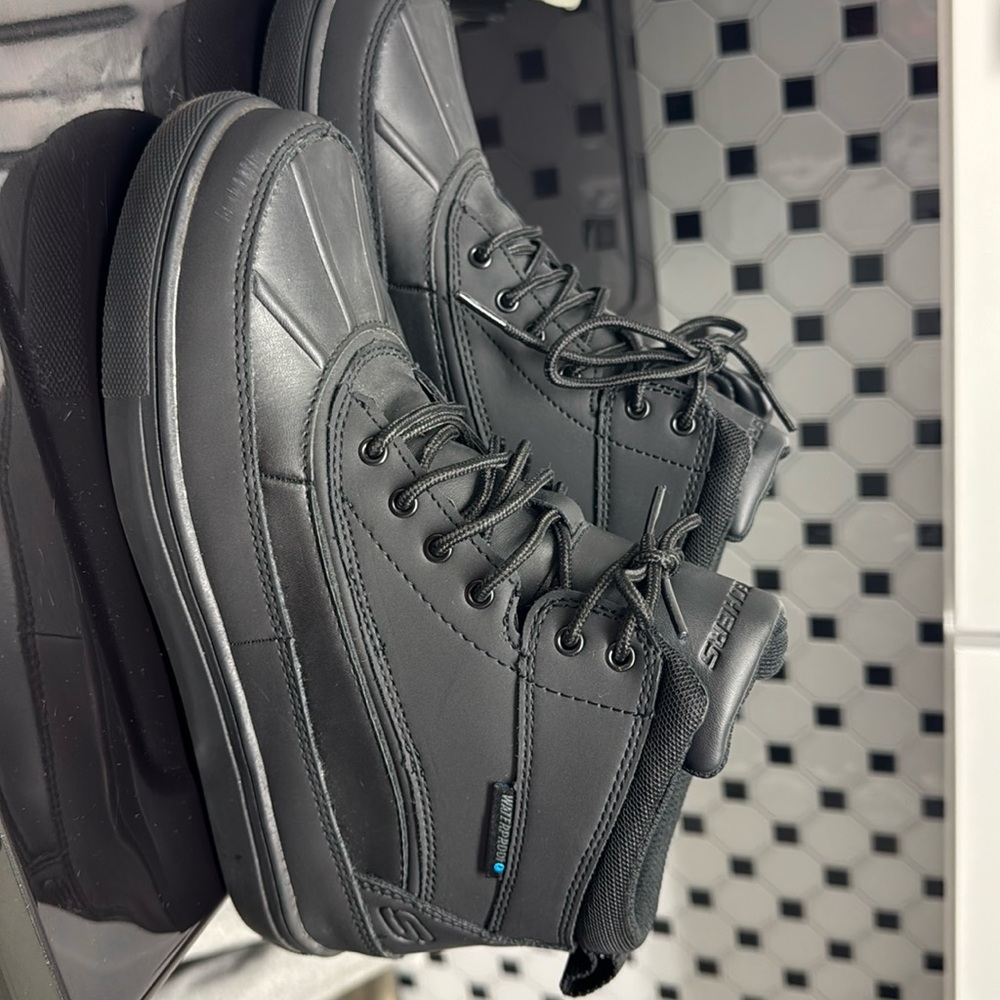 Youth winter boots.